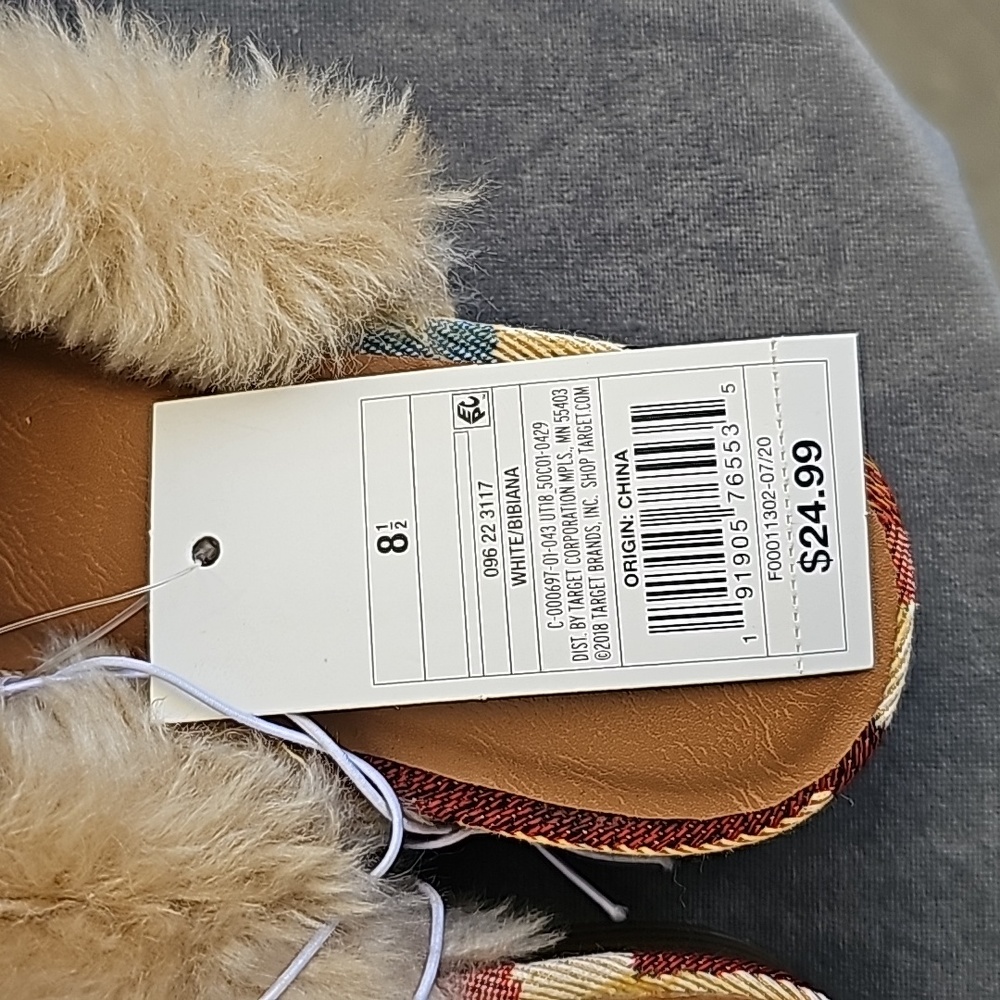 Universal Thread Shoes - Picture 3 of 4
